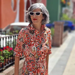 C&A arrasa con los vestidos camiseros rebajados que amarán las mujeres elegantes: combinan con zapatillas y no marcan