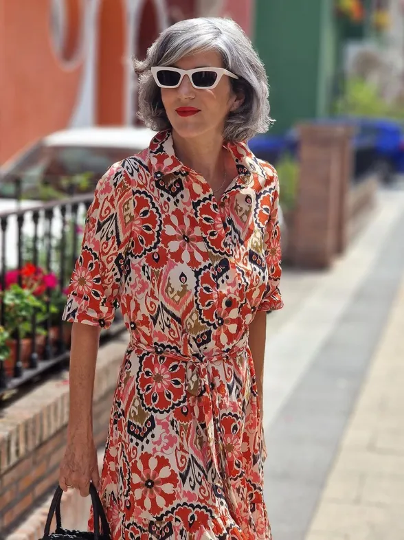 C&A arrasa con los vestidos camiseros rebajados que amarán las mujeres elegantes: combinan con zapatillas y no marcan