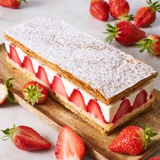 Cette recette inspirée du millefeuille aux fraises du chef Philippe Conticini va devenir votre dessert favori