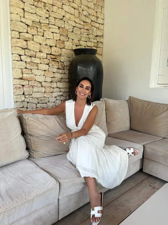 Lidl agotará el vestido blanco ibicenco que amarán las pijas en verano por 14,99 euros: elegante, cómodo y no marca