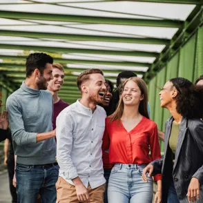 Las personas más felices tienen en común estos 14 pequeños hábitos para una vida más plena, según los expertos
