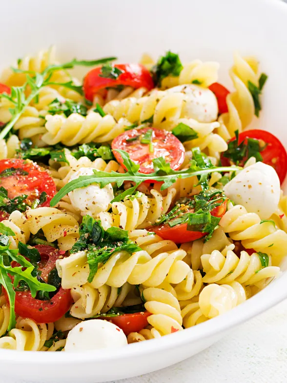 Esta es la ensalada más fácil, sana y completa para controlar tu peso este verano