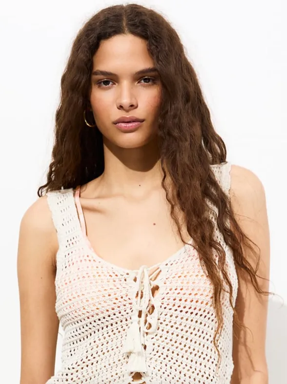 Los 5 chalecos de crochet más bonitos que mi abuela ya puso de moda en su día y siguen siendo tendencia