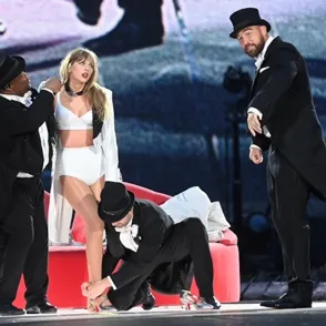 El novio de Taylor Swift se sincera sobre su sorprendente encuentro con el príncipe Guillermo: "es muy auténtico"
