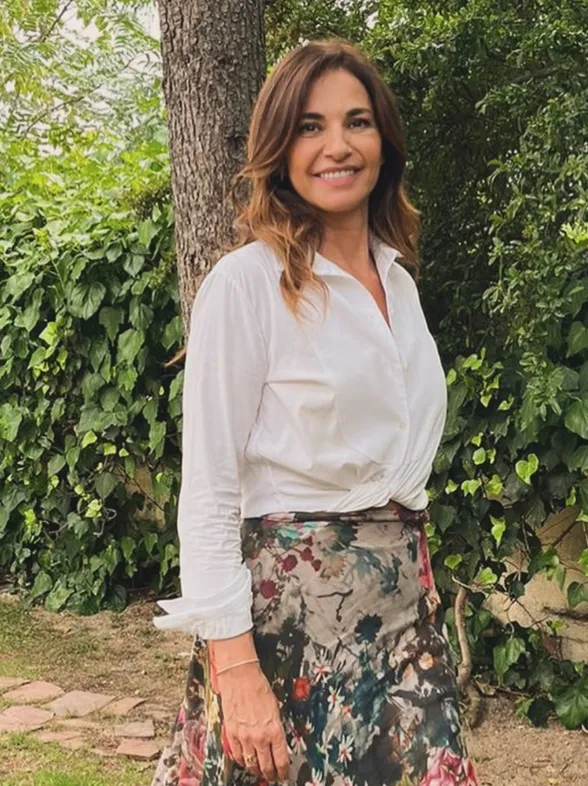 Mariló Montero recupera el look que llevó Rania de Jordania a la boda de la reina Letizia y es ideal para invitadas