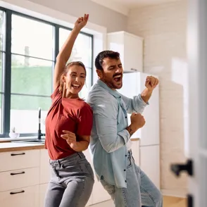 Parejas LAT: la nueva tendencia de "vivir juntos, pero separados" que gana terreno en España