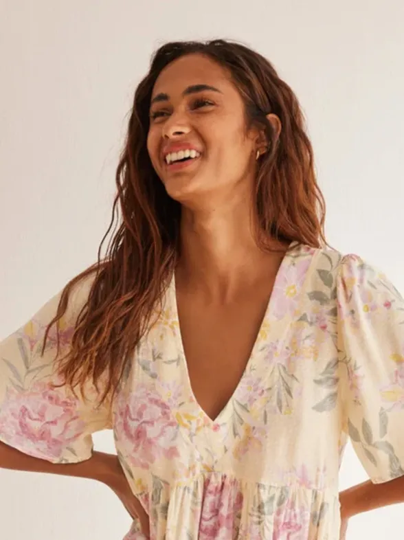 Women'secret arrasa con los 5 vestidos playeros holgaditos y rebajados al 70% que amarán las mujeres de 60 (desde 9,99€)