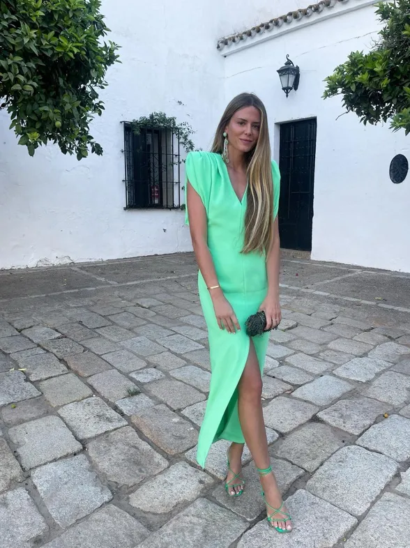 Cómo vestir en un bautizo: esto es todo lo que debes saber para ser la invitada perfecta y más estilosa
