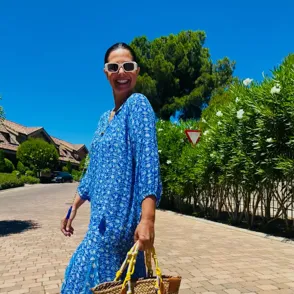 Decathlon agotará las sandalias Skechers cómodas y elegantes que amarán las mujeres de 60: de cuña y con ajuste elástico