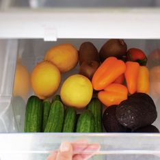 Fonctionnalité cachée : à quoi sert réellement le trou au-dessus du bac à légumes dans votre frigo ?