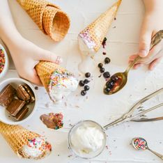 10 idées de toppings irrésistibles pour sublimer votre glace à la vanille cet été !