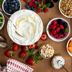 Petit-déjeuner d'été : craquez pour ce bol de yaourt fruité !