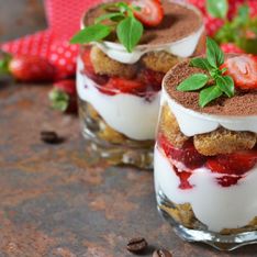 Délicieusement bon : cette recette de tiramisu aux fraises notée 4,7/5 est la meilleure pour vos desserts d'été