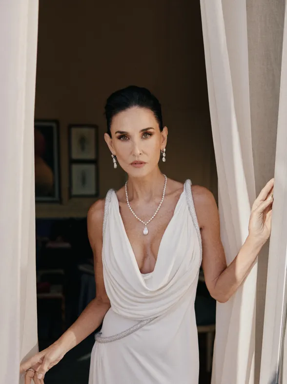 Demi Moore derrocha estilo con un corte bob muy rejuvenecedor que será tendencia entre las mujeres de 60