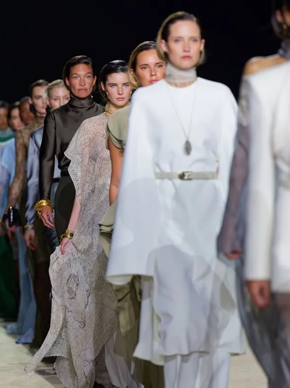 Estos son los colores que protagonizarán las tendencias de moda en otoño/invierno 2024-2025 según las pasarelas