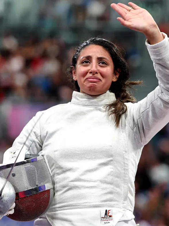 Nada Hafez hace historia en los Juegos Olímpicos de París 2024: la esgrimista egipcia compite embarazada de 7 meses