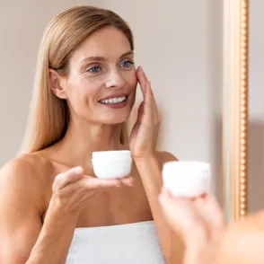 La OCU dicta sentencia: esta crema solar antiedad de Nuxe es una de las mejores para cuidar la piel (y está rebajada)