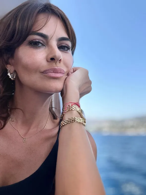 María José Suárez sorprende con un corte de pelo con flequillo recto que rejuvenece y amarán las mujeres de 50