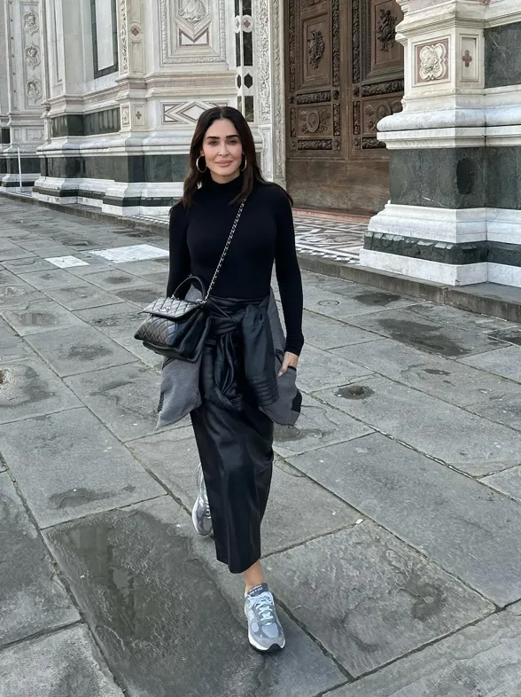 5 faldas de Zara que combinan con zapatillas deportivas y son perfectas para dar la bienvenida al otoño (desde 17,95€)