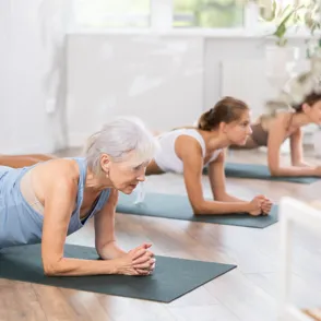 A sus 70 años desvela la rutina de 5 ejercicios que realiza diariamente para mantenerse en forma