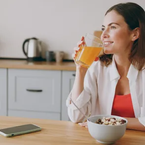 Una nutricionista recomienda este desayuno antiinflamatorio ideal para reducir la hinchazón post-vacacional
