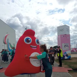 A sus 57 años, desvela su secreto para mantenerse en forma tras ser voluntaria en los Juegos Paralímpicos de París 2024