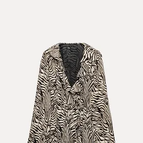 Zara agotará los 5 vestidos más elegantes con el estampado rey del otoño: juveniles y en tendencia (desde 22€)