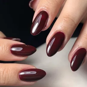 "Grandmacore nails": todo lo que tienes que saber sobre la tendencia en manicura del momento