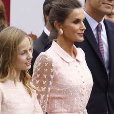 El look de Letizia en el Día de la Hispanidad que sigue siendo tendencia este 2024: camisero y con transparencias