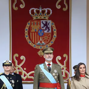 Letizia recicla un diseño de Poète en el Día de la Hispanidad y rinde homenaje a las firmas españolas desaparecidas