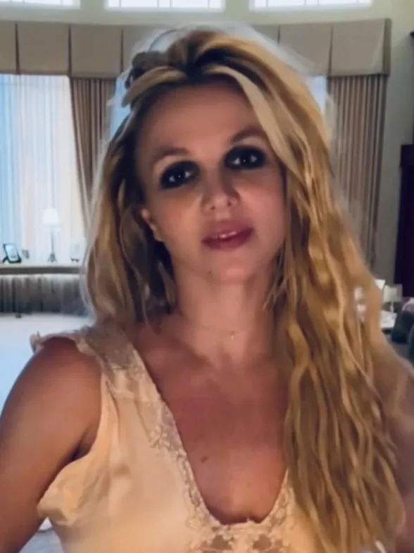 Britney Spears sorprende a sus fans casándose consigo misma en Instagram tras su divorcio de Sam Asghari