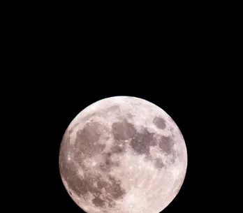 Selenofilia: el irresistible enigma psicológico de sentir fascinación por la luna