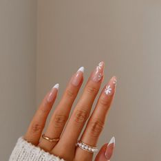 Uñas blancas decoradas: 10 FOTOS e ideas elegantes que arrasarán esta primavera/verano 2025 y todas querrán copiar