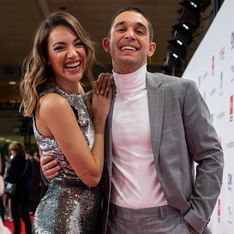 Ana Guerra y Víctor Elías sorprenden en su boda: un vestido de hombros al aire, traje con cuello mao y algo inesperado