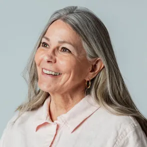 Cabello gris: 5 cortes elegantes que transforman tu pelo 'sal y pimienta' y lo convierten en tu mejor aliado del verano