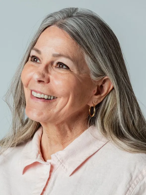 Cabello gris: 5 cortes elegantes que transforman tu pelo 'sal y pimienta' y lo convierten en tu mejor aliado del verano