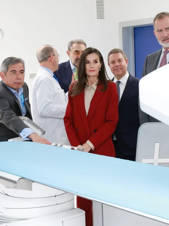 El clon low cost del traje navideño de Letizia está en H&M y arrasará en fiestas entre las mujeres elegantes de 50