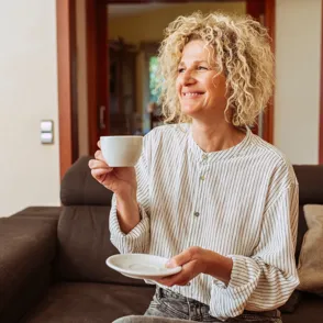 Los expertos se ponen de acuerdo: esta es la mejor hora para tomar café que podría incrementar tu esperanza de vida