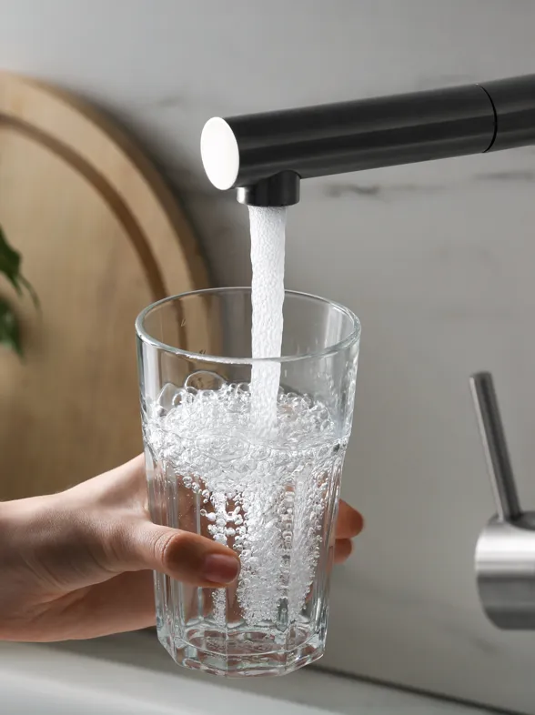 Agua del grifo o embotellada: esto es lo que dicen los expertos para elegir mejor