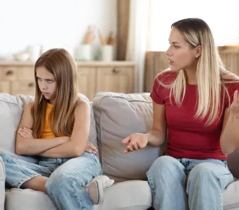 5 comportamientos que revelan si tu hijo está demasiado consentido (y cómo darle la vuelta, según una experta)