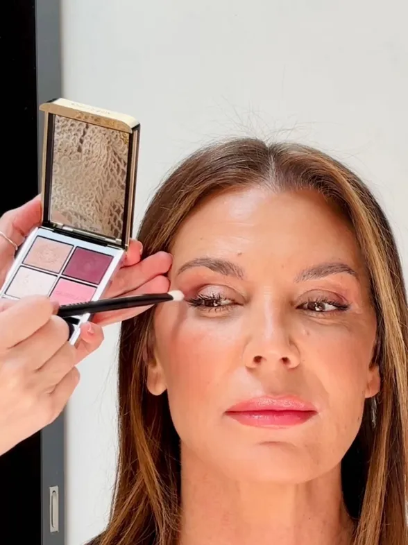 Párpados caídos a los 50: así puedes lograr una mirada más joven con el truco del “halo eyes”, avalado por expertos