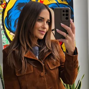 Paula Echevarría triunfa con la blusa boho romántica más elegante y favorecedora de Primark por 22 euros