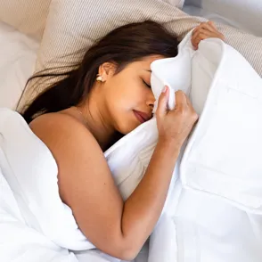 Estos 5 errores nocturnos arruinan tu sueño y te llenan de estrés (y cómo solucionarlos)
