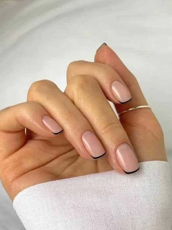 Adiós a la manicura francesa clásica: esta tendencia tan bonita y elegante será la más buscada en 2025