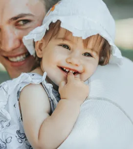 8 hábitos muy comunes de los padres que crían niños exitosos desde el primer día de clases, según los expertos