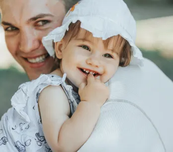 8 hábitos muy comunes de los padres que crían niños exitosos desde el primer día de clases, según los expertos