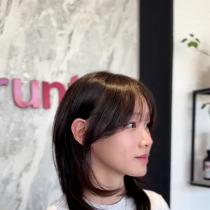 Corte hush cut: la versión sutil del corte mariposa que favorece a todos los rostors y arrasa esta primavera 2025