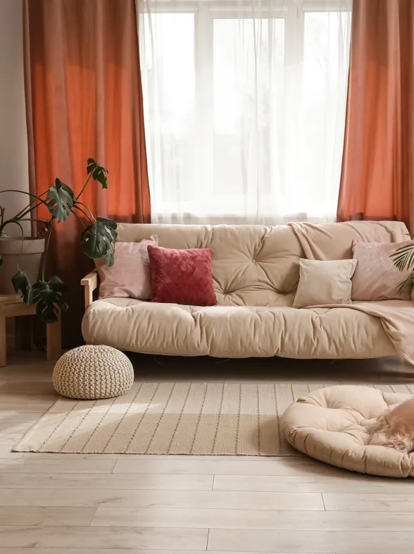 Olvídate de las cortinas blancas: esta es la alternativa elegante y moderna que está arrasando en 2025