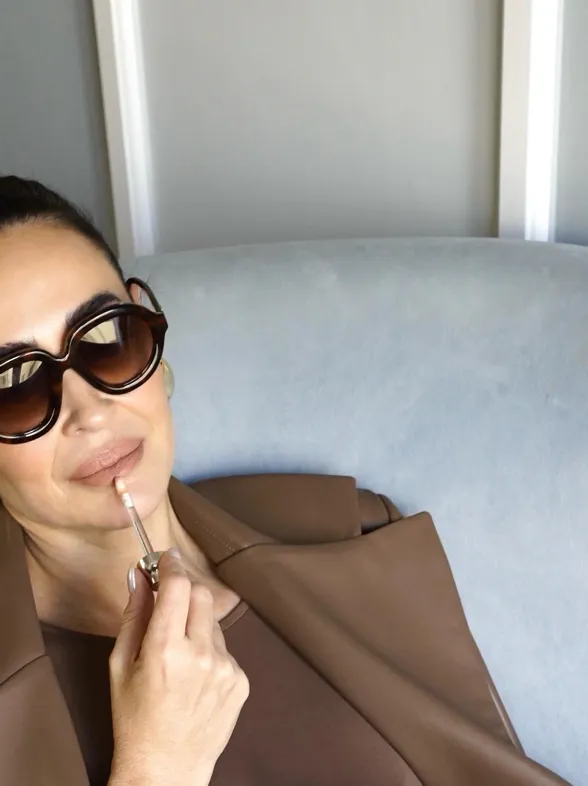 Labios más definidos y voluminosos después de los 50: el truco de experta en maquillaje para un acabado muy favorecedor