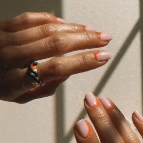 Esta es la nueva forma de uñas que está arrasando en 2025 (y no, no son las almendradas)